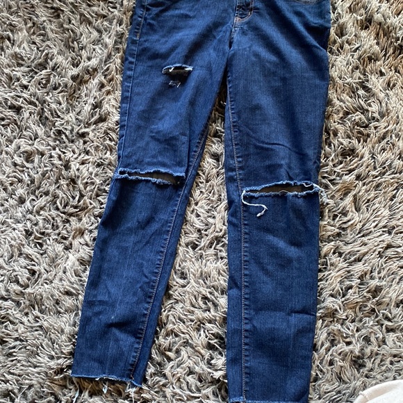 Old Navy Super Skinny Jeans - Picture 2 of 4